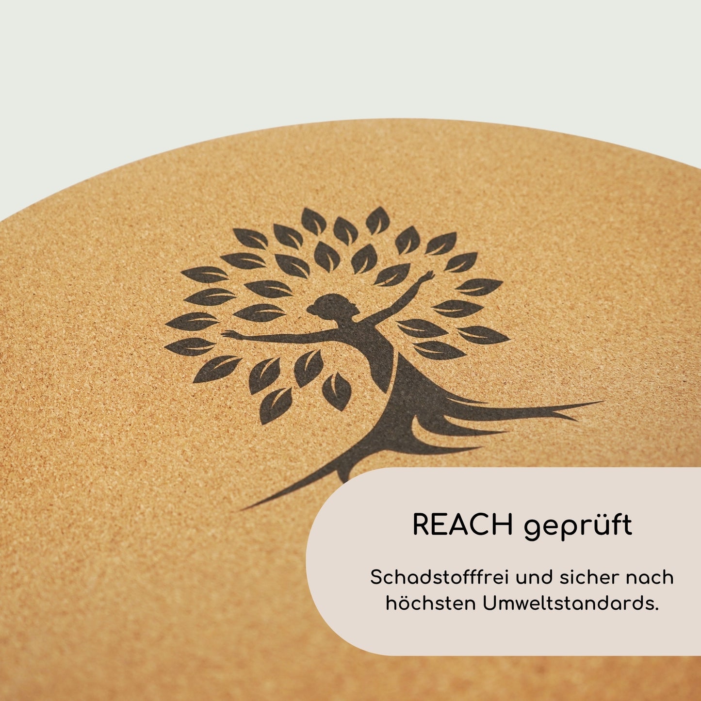 Ovale Kork Yogamatte Kalea - REACH geprüft - Schadstofffrei und sicher nach höchsten Umweltstandards.
